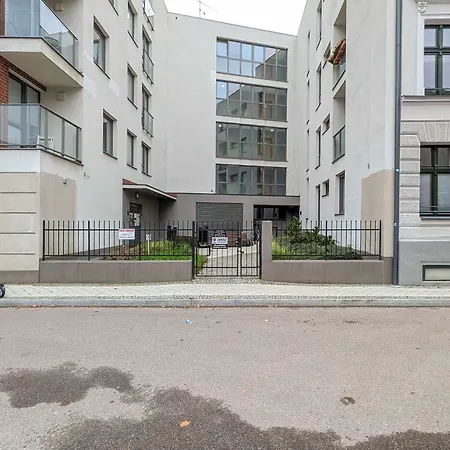 Przytulny Z Parkingiem Blisko Starego Miasta By Renters *